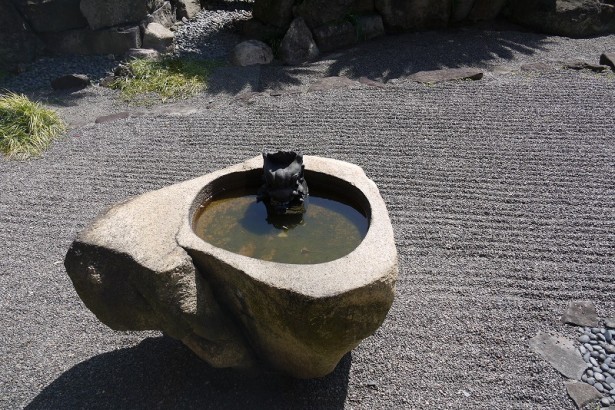 瓢（ふくべ）型手水鉢