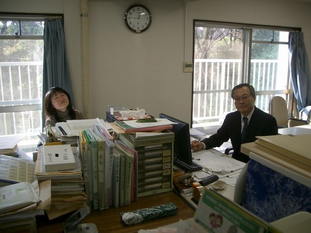 大島事務局長(右)と蓑輪さん(左)