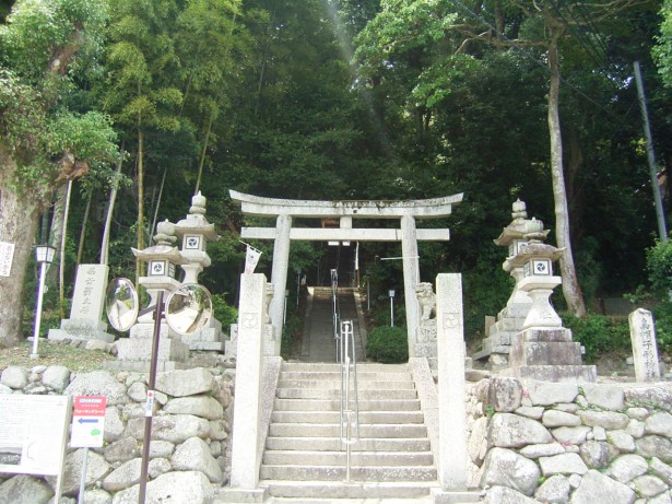 室町時代に建立された烏帽子形八幡神社